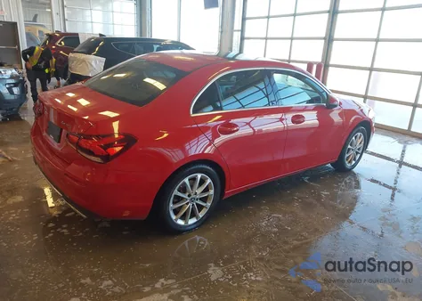 2019 Mercedes-Benz A 220 4Matic z USA, uszkodzony, nr VIN WDD3G4FB3KW019950